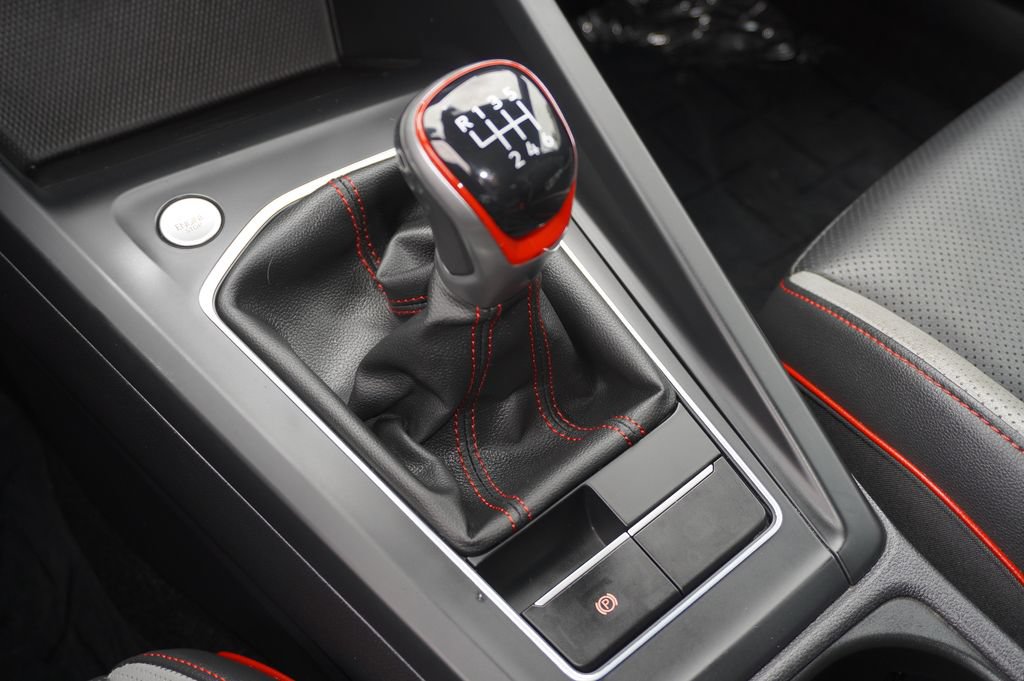 Used 2022 Volkswagen GTI SE FWD image 19