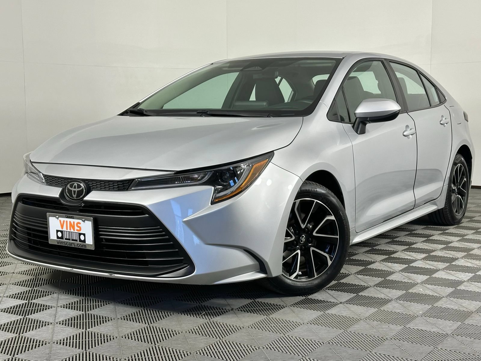 Used 2024 Toyota Corolla LE FWD image 32