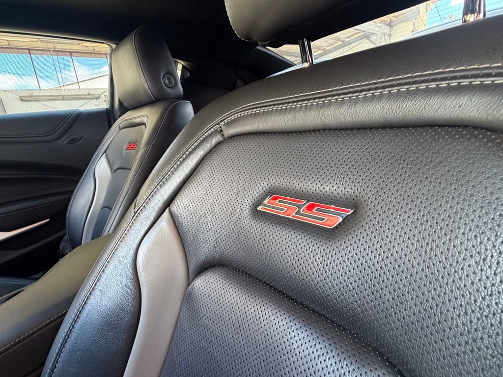 Used 2019 Chevrolet Camaro SS RWD image 11