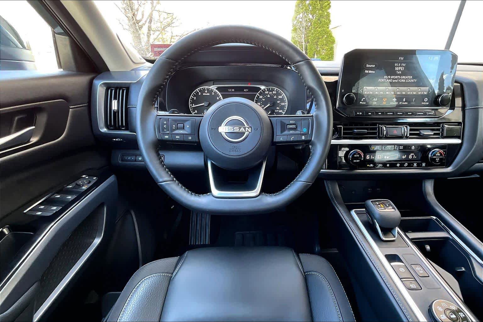 Used 2025 Nissan Pathfinder SL w/ SL Premium Package image 6