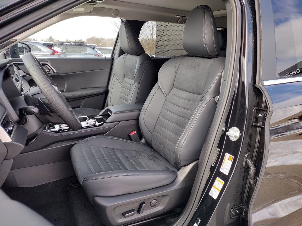 New 2026 Mitsubishi Outlander SE image 7