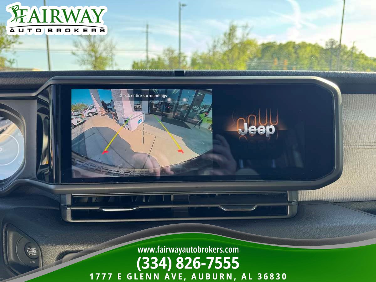 Used 2025 Jeep Wrangler Willys AWD/4WD image 23