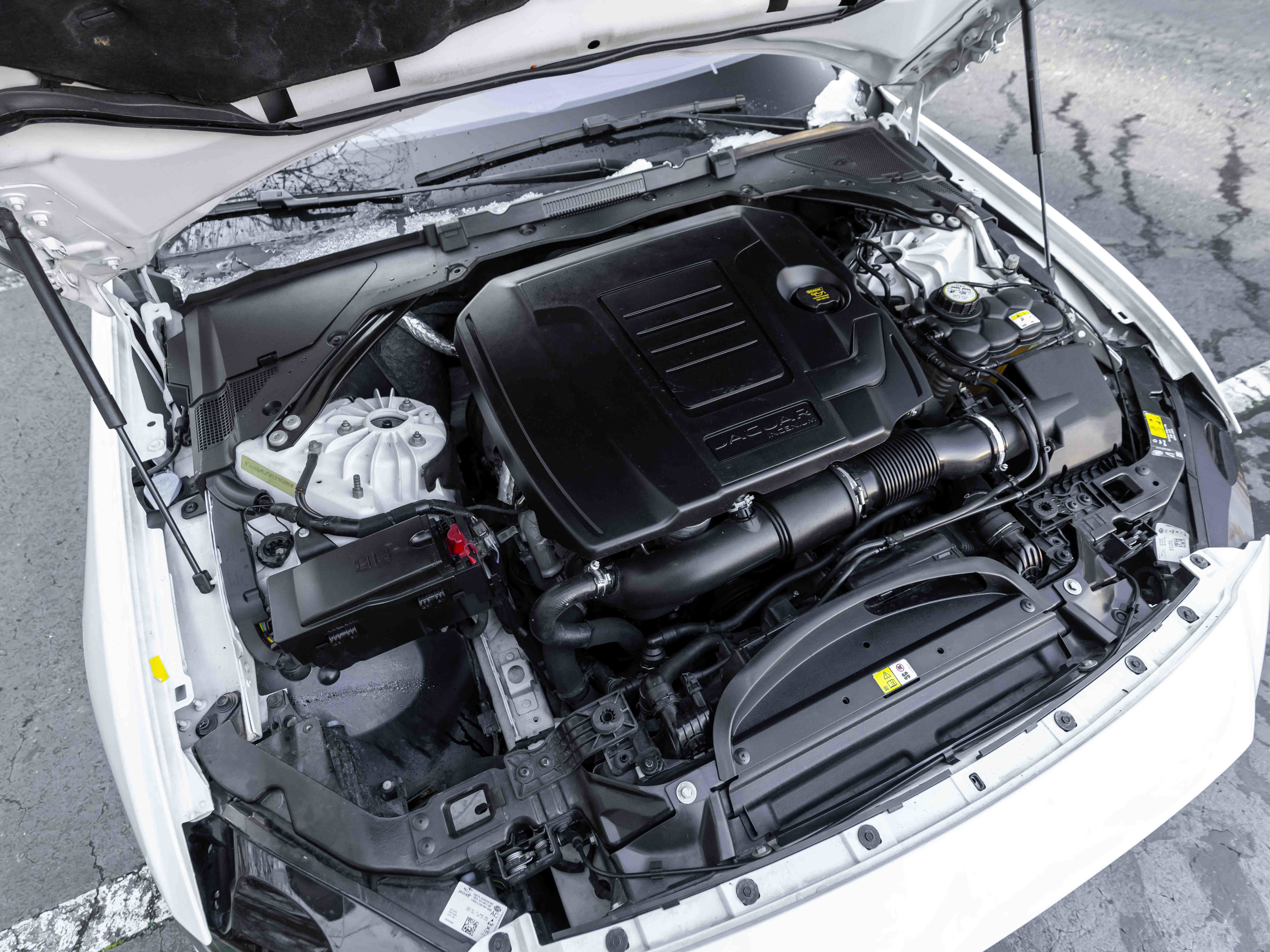 Used 2019 Jaguar XE Premium image 74