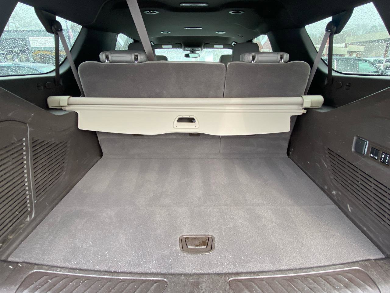 Used 2022 Chevrolet Suburban LT w/ Luxury Package image 6