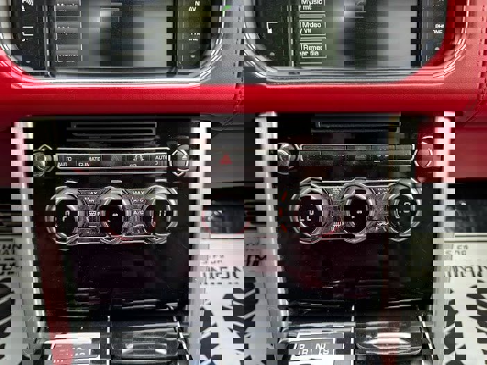 Used 2015 Land Rover Range Rover Autobiography image 36