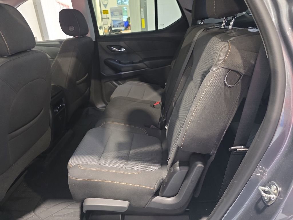 Used 2021 Chevrolet Traverse LS FWD image 15