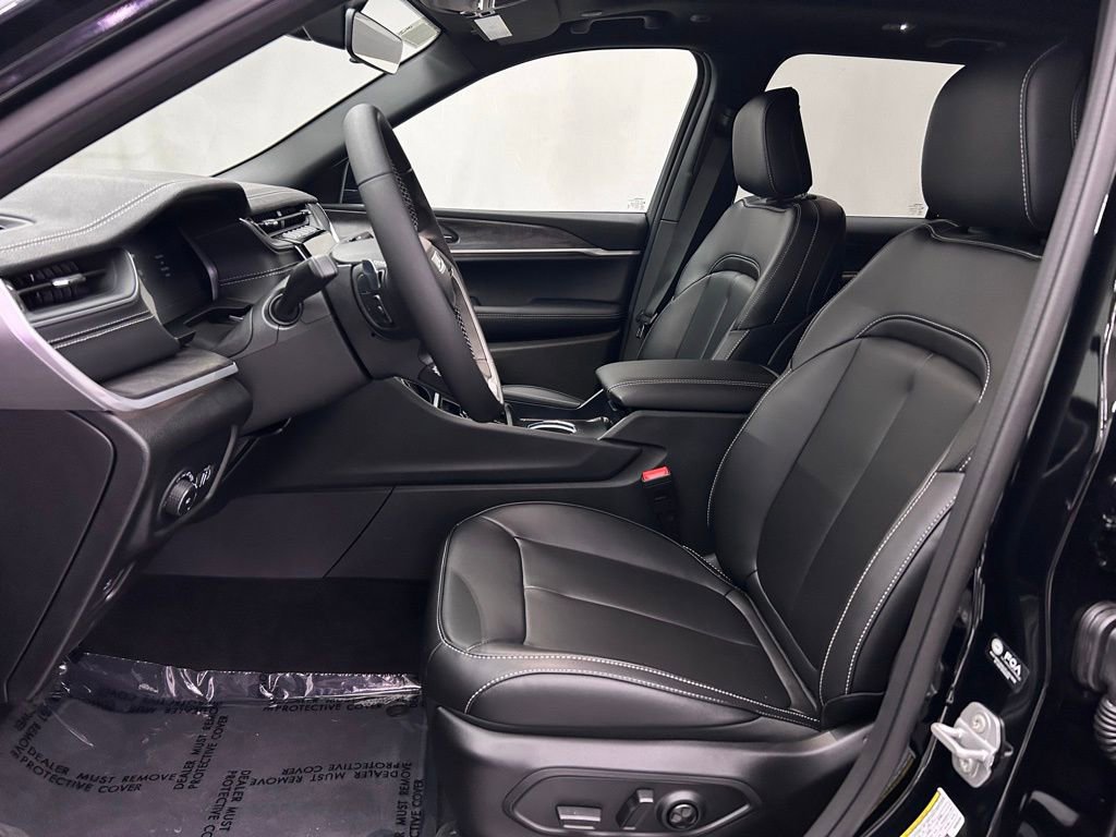 New 2025 Jeep Grand Cherokee Limited w/ Black Appearance Package image 15