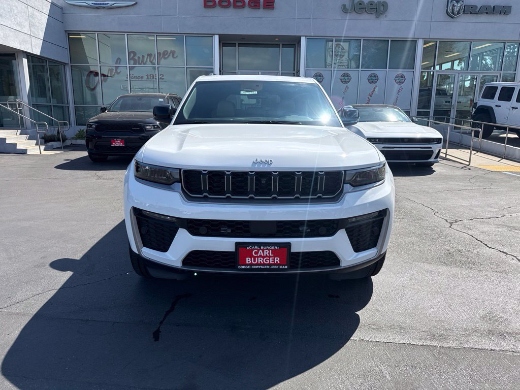 Used 2026 Jeep Grand Cherokee Limited w/ Luxury Tech Group II RWD image 2