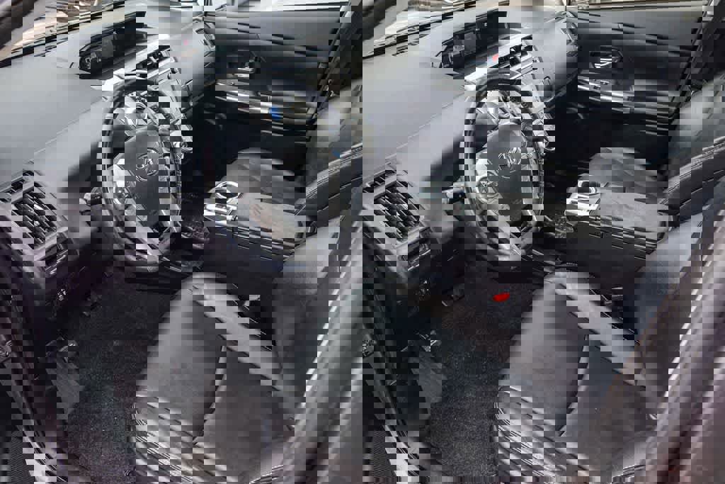 Used 2015 Toyota Prius V Four image 16