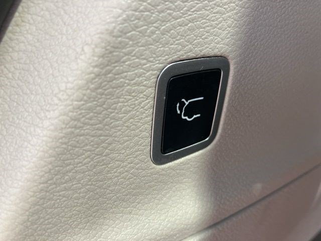 Used 2024 Chrysler Pacifica Touring-L FWD image 27
