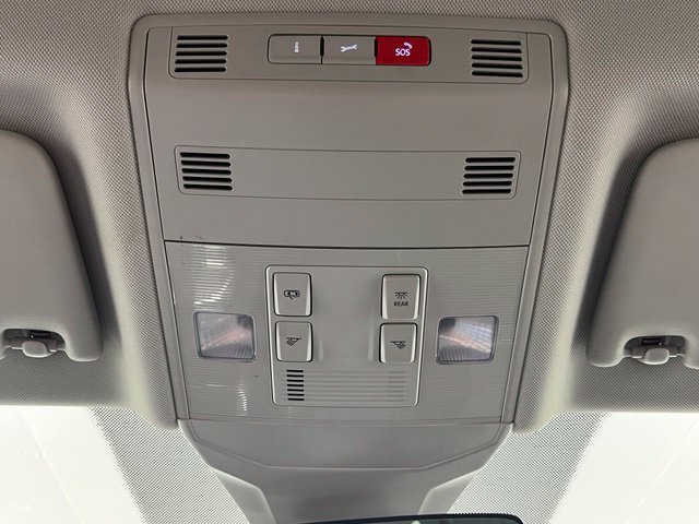 Used 2024 Volkswagen Jetta SE FWD image 17