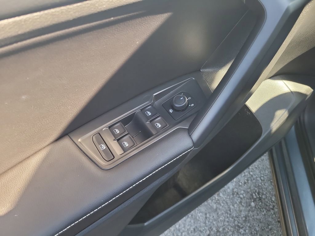 Used 2024 Volkswagen Tiguan S image 11