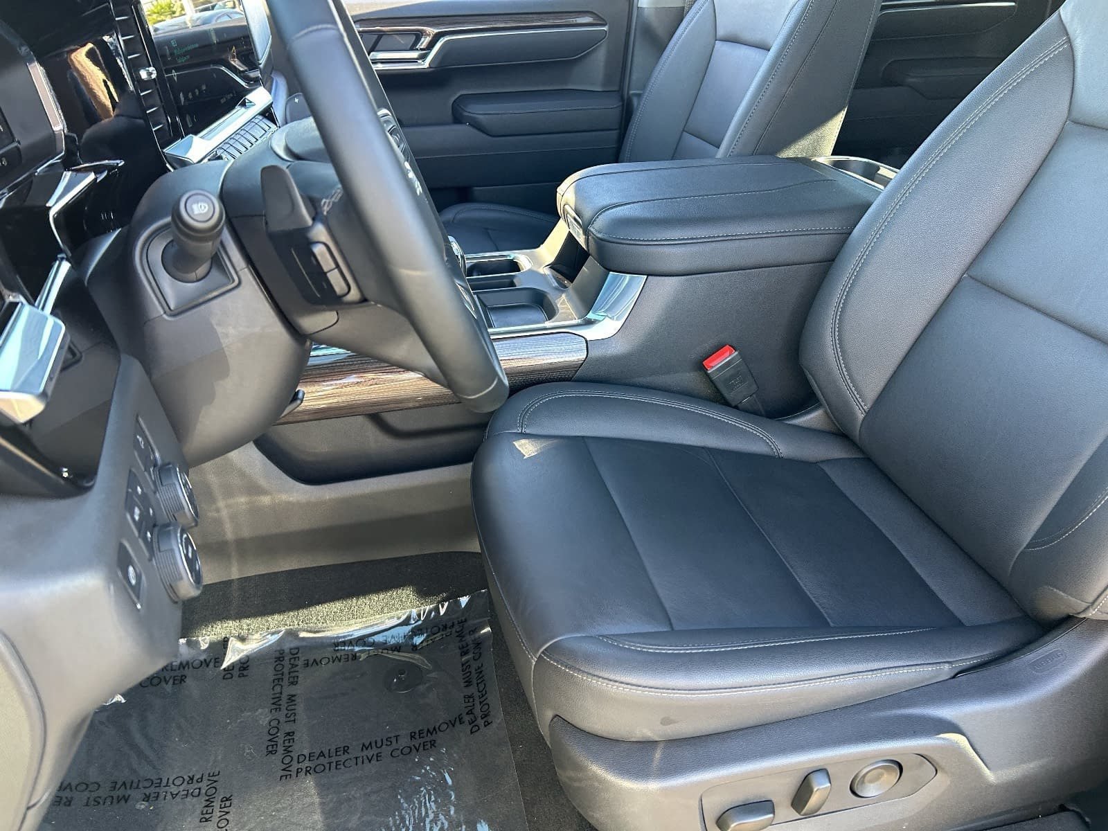 Used 2025 Chevrolet Silverado 1500 LT Trail Boss w/ Convenience Package II AWD/4WD image 23