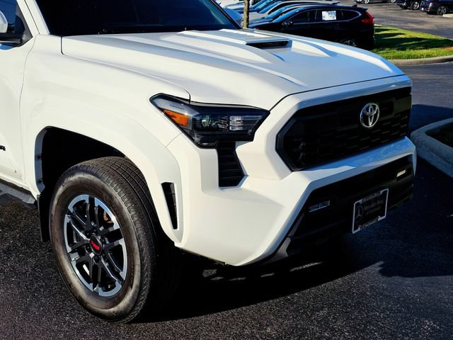 Used 2024 Toyota Tacoma TRD Sport AWD/4WD image 4