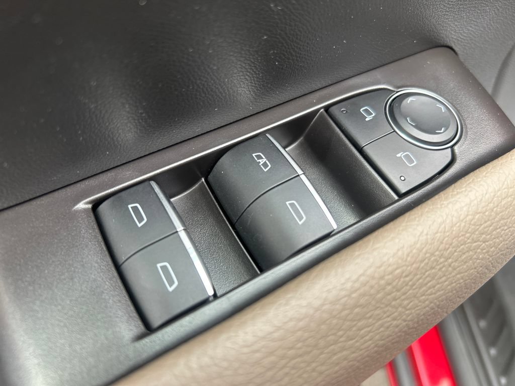 Used 2025 GMC Canyon Denali AWD/4WD image 19