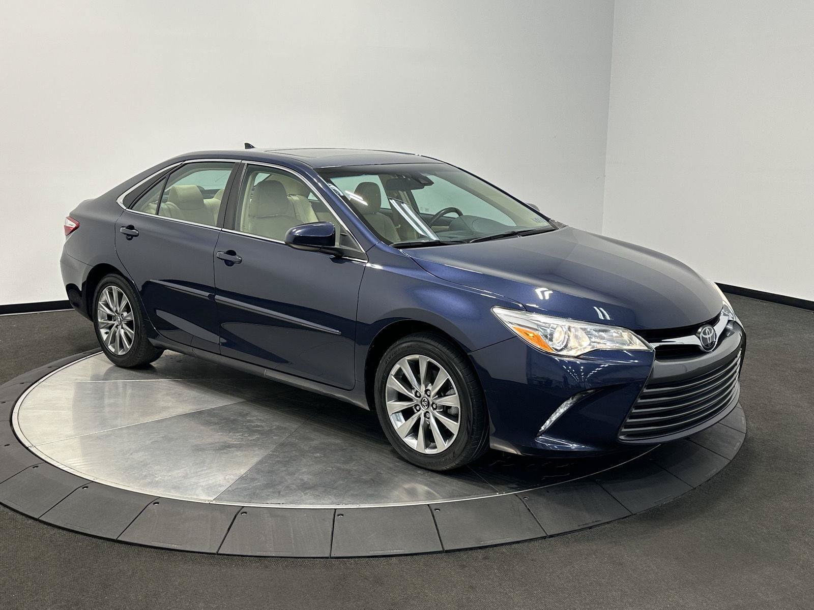 Used 2017 Toyota Camry XLE w/ Moonroof Package FWD image 2