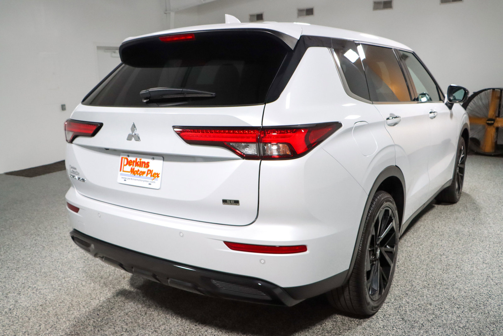 Used 2024 Mitsubishi Outlander SE Black Edition image 7