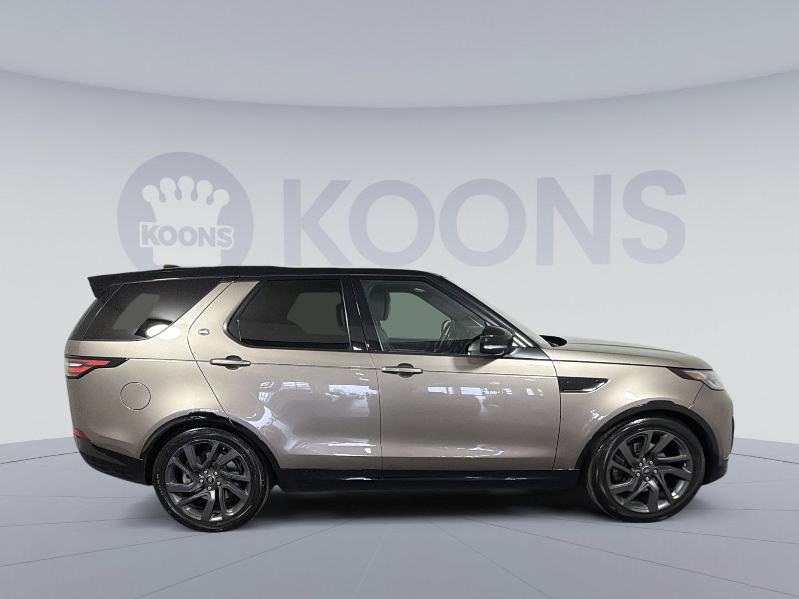 Used 2017 Land Rover Discovery HSE image 8