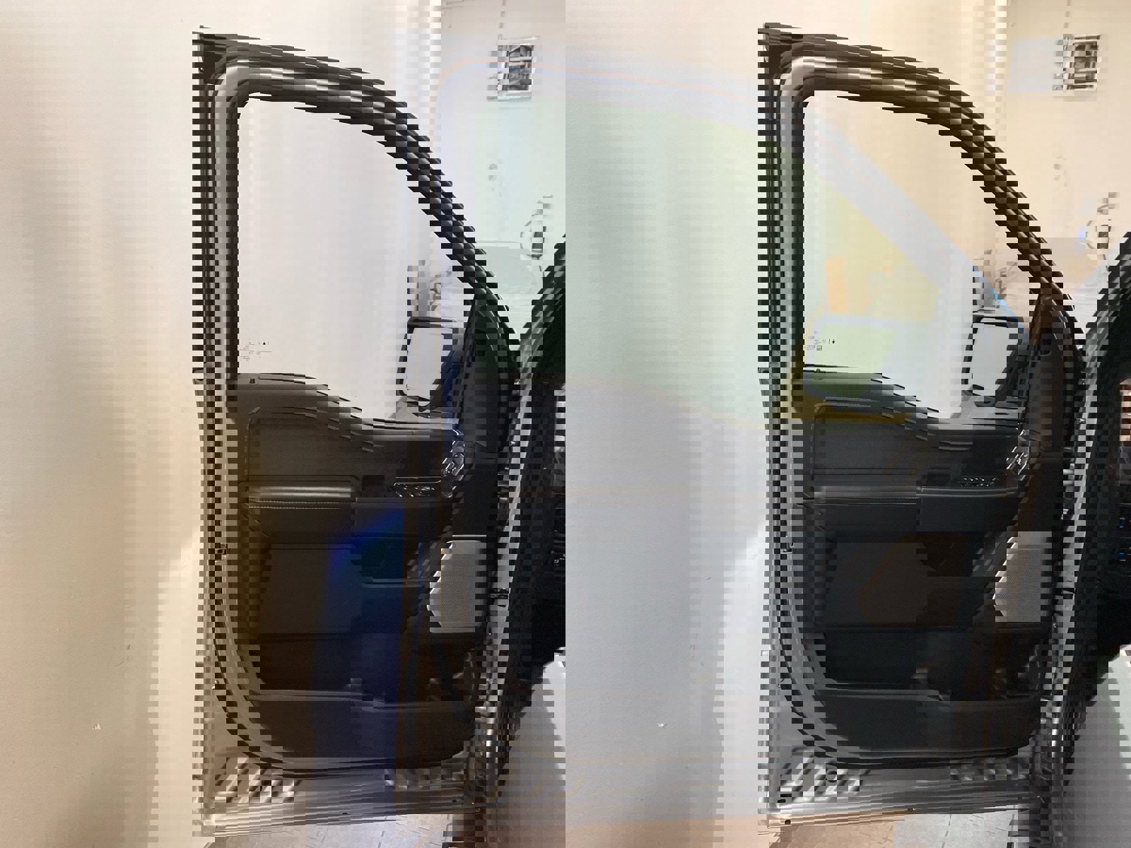 Certified 2025 Ford F150 Lariat w/ Equipment Group 502A High image 17