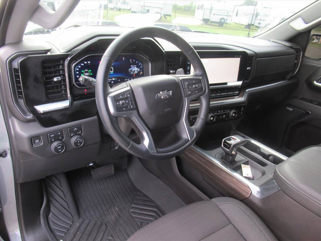 Used 2023 Chevrolet Silverado 1500 LT Trail Boss w/ Convenience Package II AWD/4WD image 16