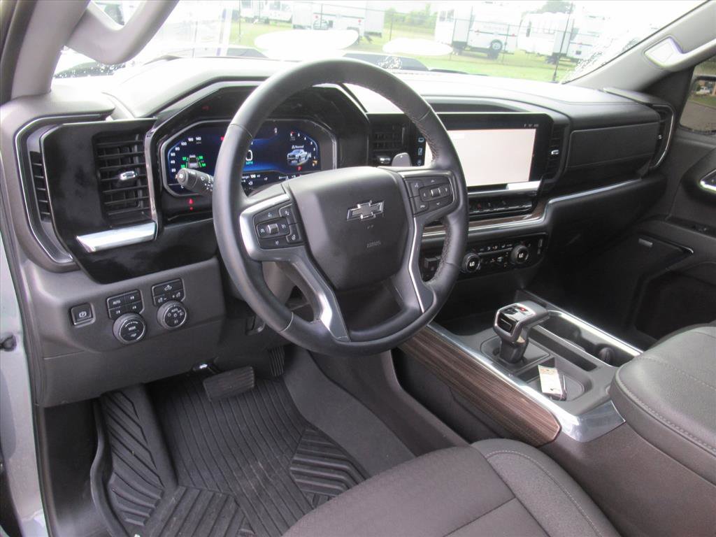 Used 2023 Chevrolet Silverado 1500 LT Trail Boss w/ Convenience Package II AWD/4WD image 16