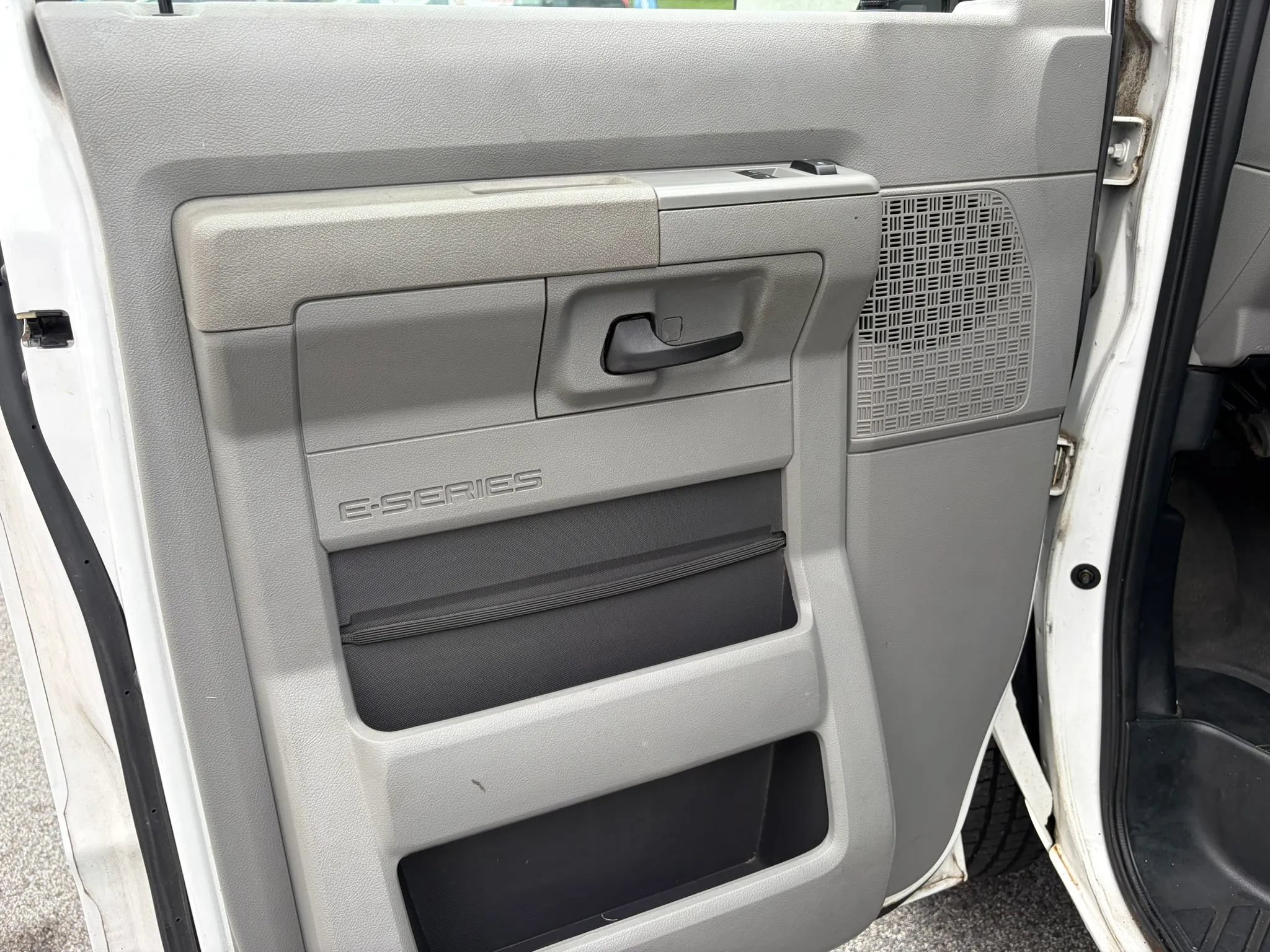 Used 2011 Ford E-250 and Econoline 250 w/ PWR Group RWD image 40