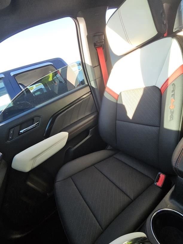 Used 2025 GMC Canyon AT4 w/ AT4X Package image 3