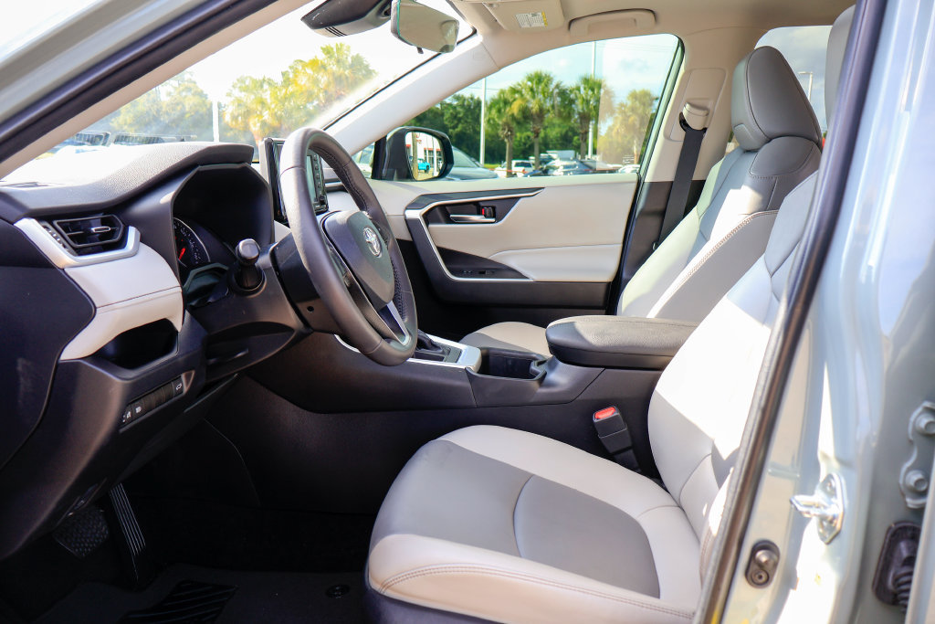 Used 2022 Toyota RAV4 XLE Premium FWD image 9