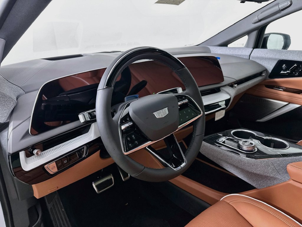 New 2027 Cadillac Optiq Premium Luxury w/ LPO, Floor Liner Package AWD/4WD image 9