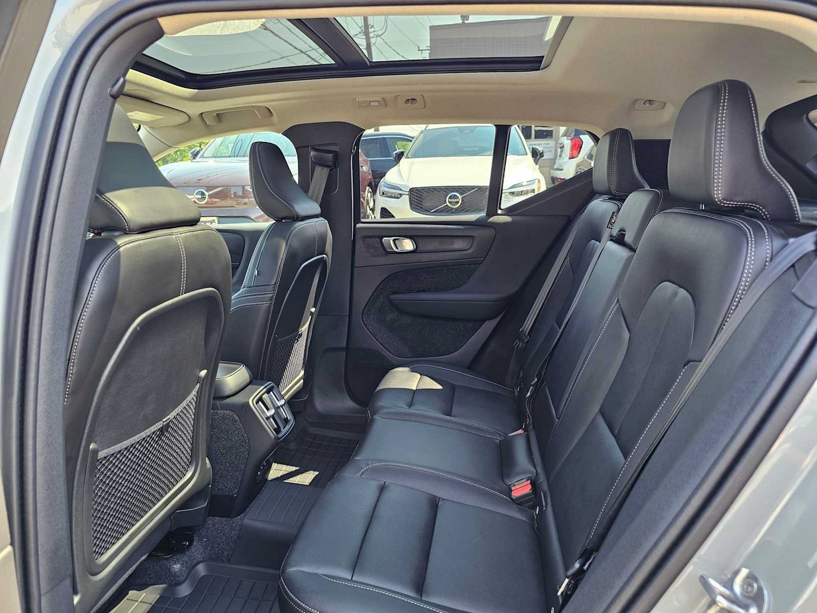 New 2026 Volvo XC40 B5 Plus w/ Protection Package Premier AWD/4WD image 18