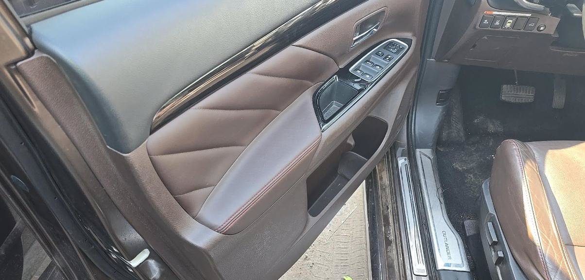 Used 2018 Mitsubishi Outlander SEL AWD/4WD image 9