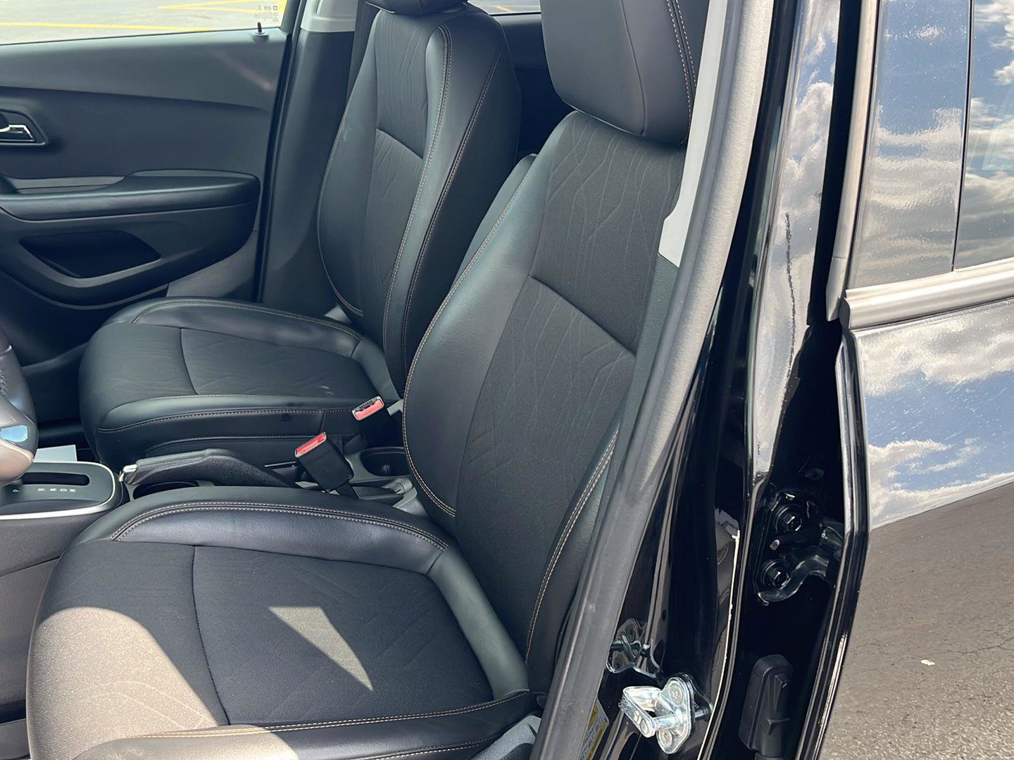 Used 2022 Chevrolet Trax LT w/ Driver Confidence Package image 19