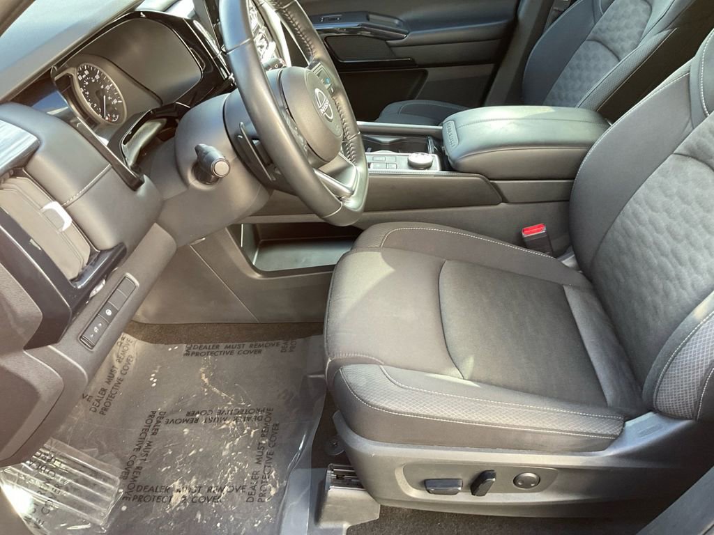 Used 2024 Nissan Pathfinder SV image 12