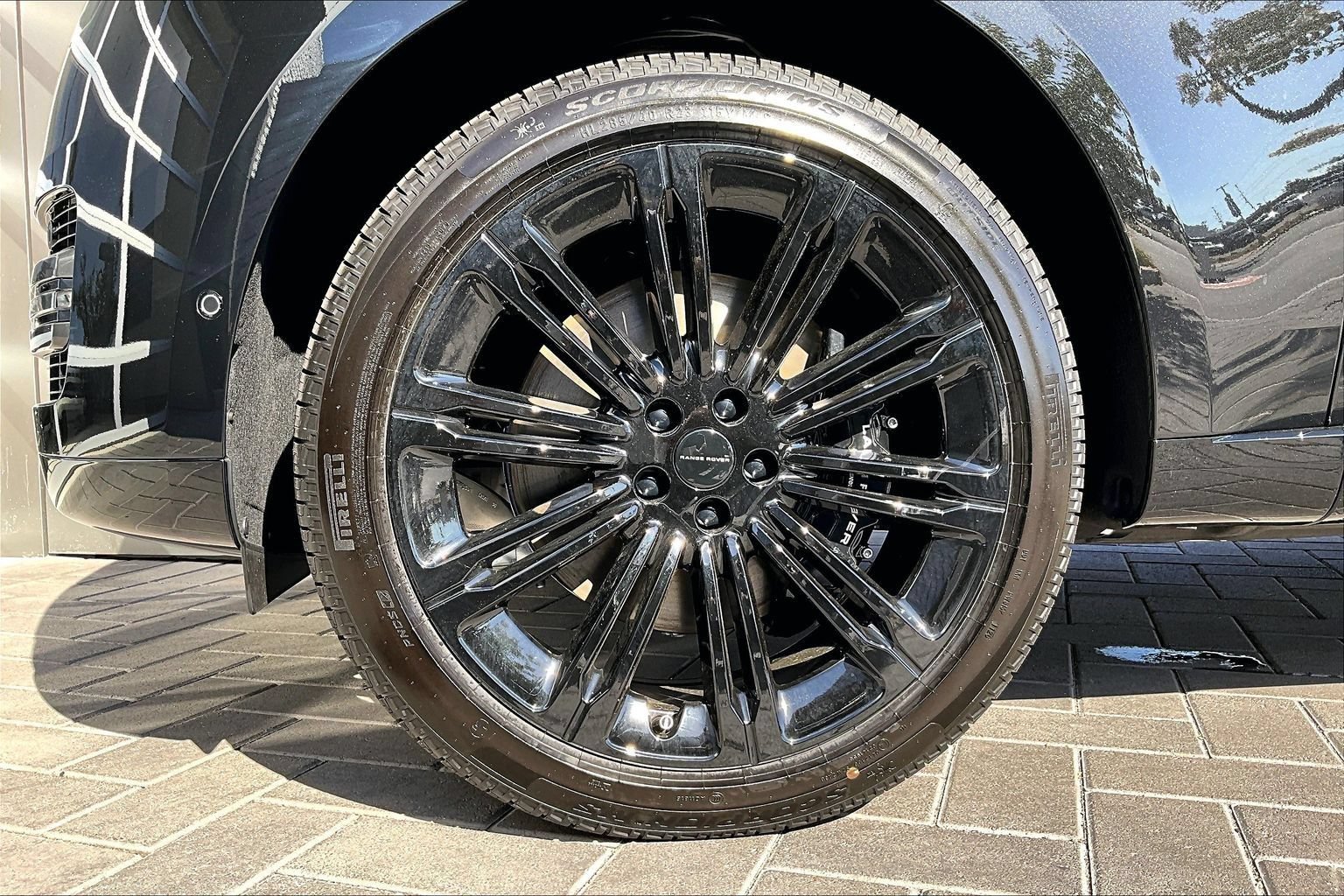 New 2026 Land Rover Range Rover Long Wheelbase SE AWD/4WD image 13