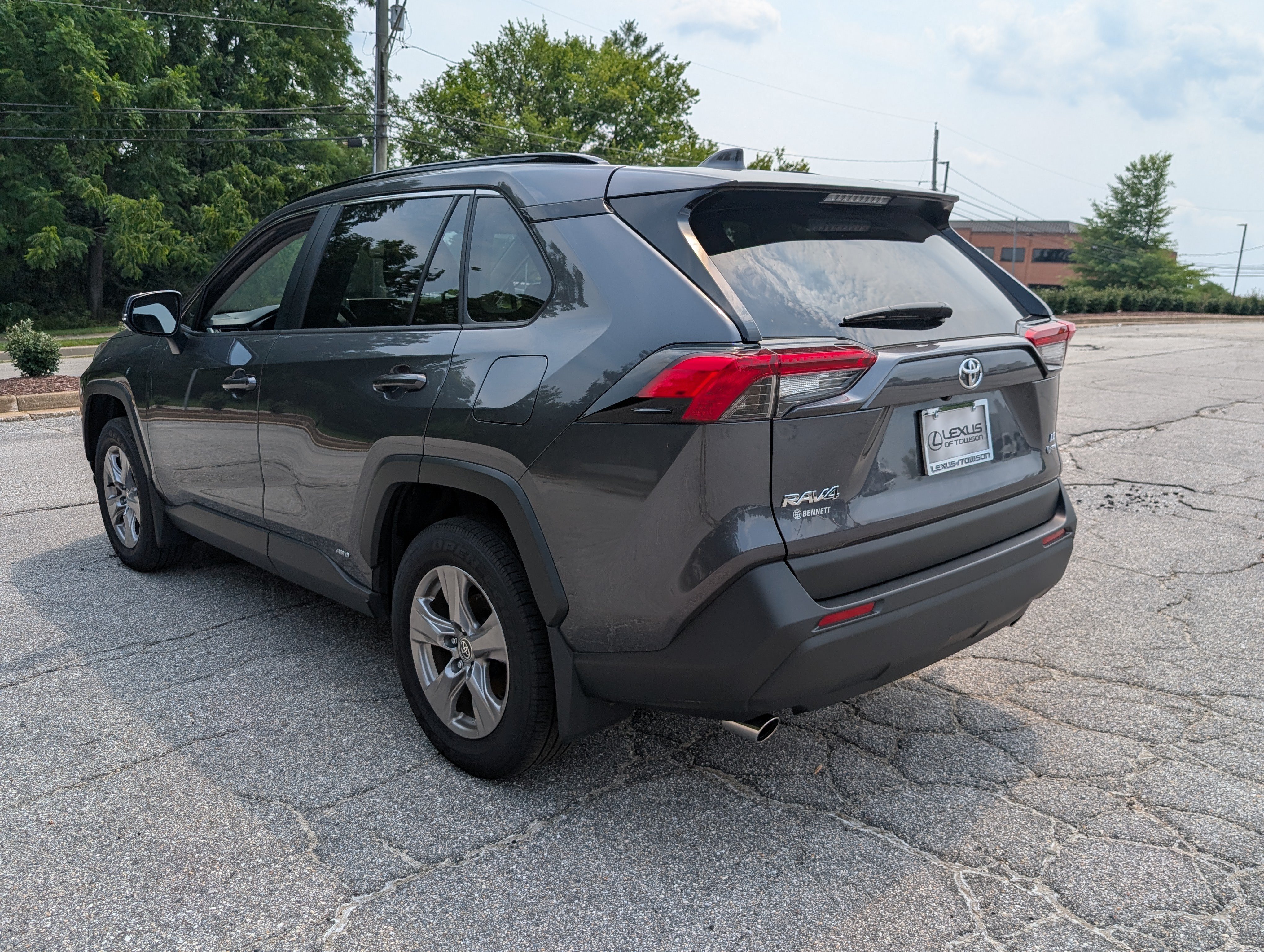 Used 2025 Toyota RAV4 LE AWD/4WD image 5