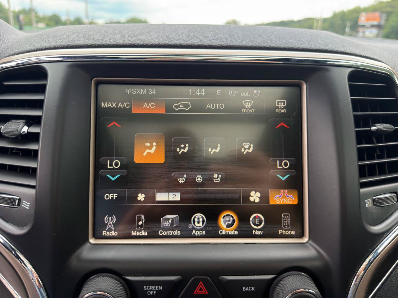 Used 2017 Jeep Grand Cherokee Limited w/ Luxury Group II AWD/4WD image 14