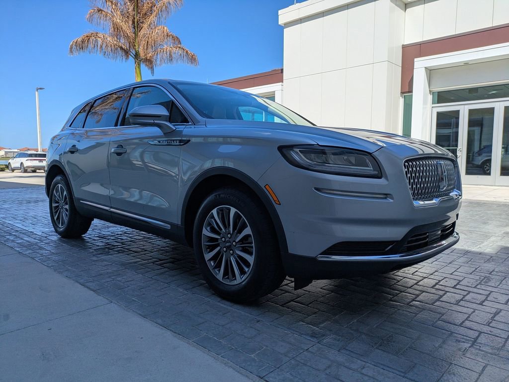 Used 2021 Lincoln Nautilus AWD w/ Equipment Group 101A image 3