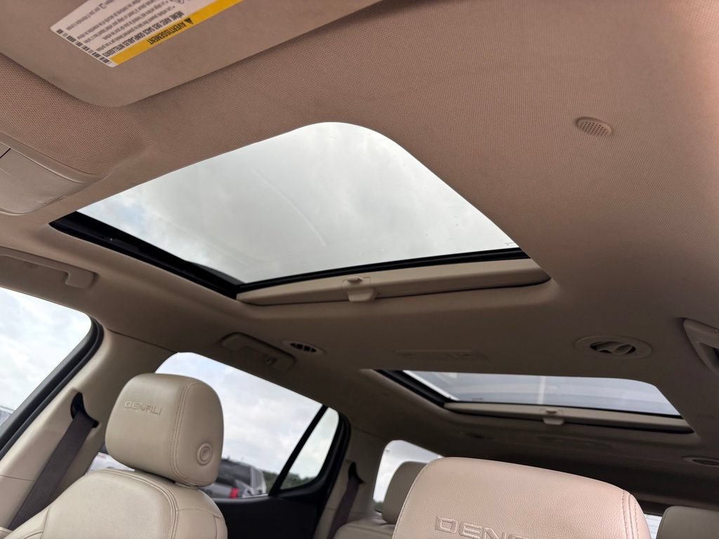 Used 2019 GMC Acadia Denali w/ Technology Package FWD image 14