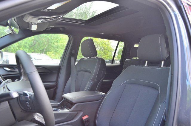 New 2025 Jeep Grand Cherokee L Laredo w/ Luxury Tech Group I image 18