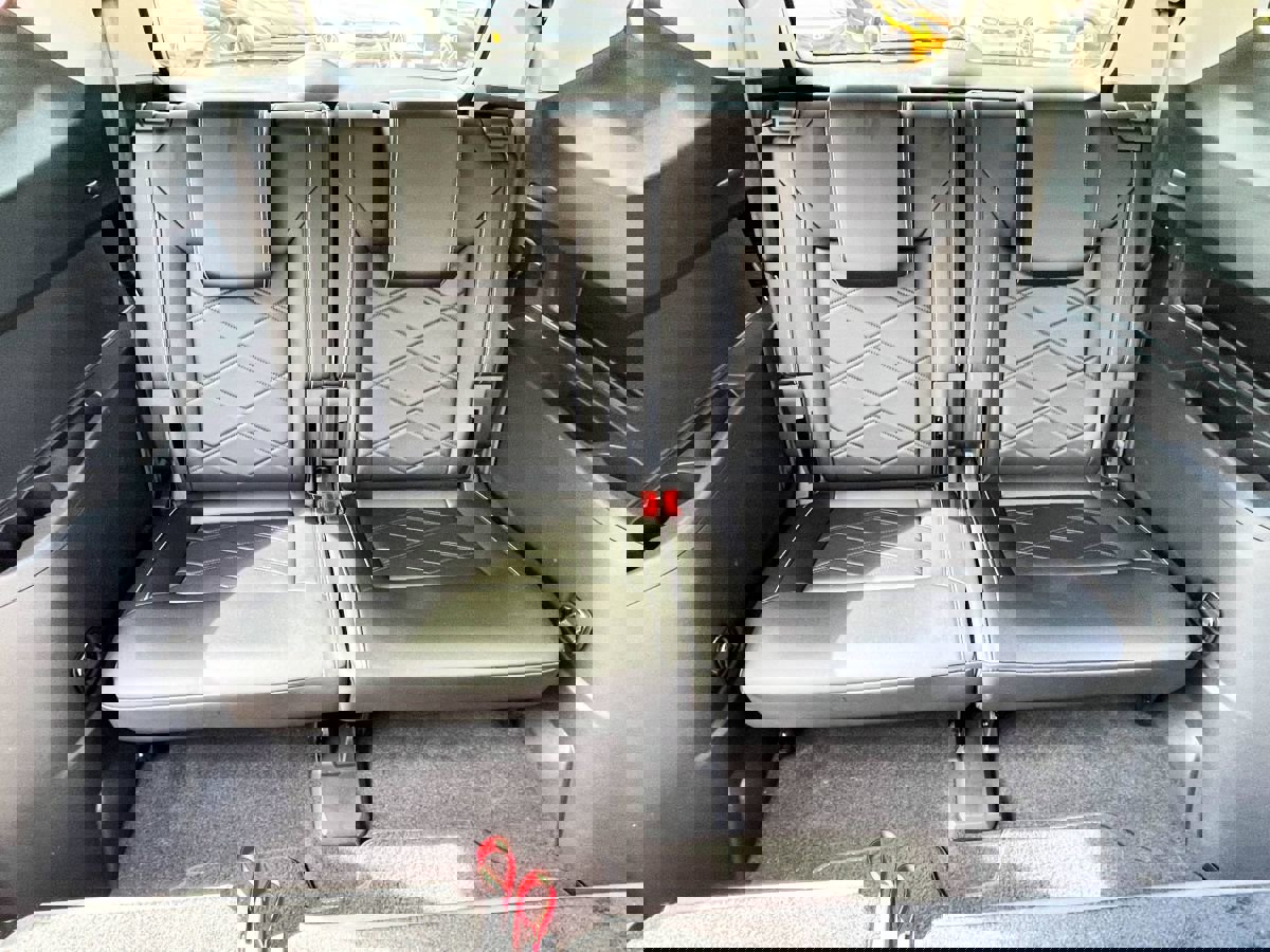 Used 2024 Volkswagen Atlas SE w/ Black Wheel Package image 14