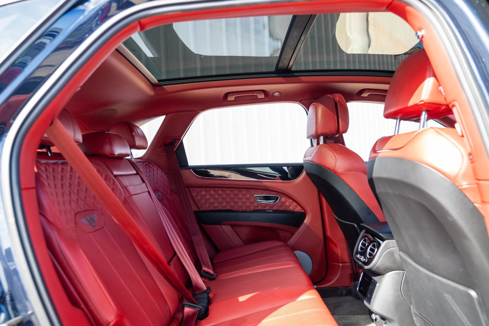 Used 2021 Bentley Bentayga AWD/4WD image 78