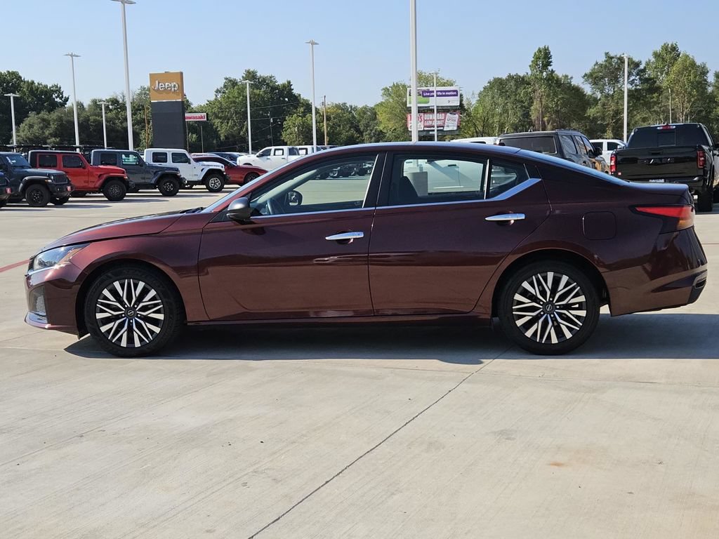 Used 2025 Nissan Altima 2.5 SV FWD image 4