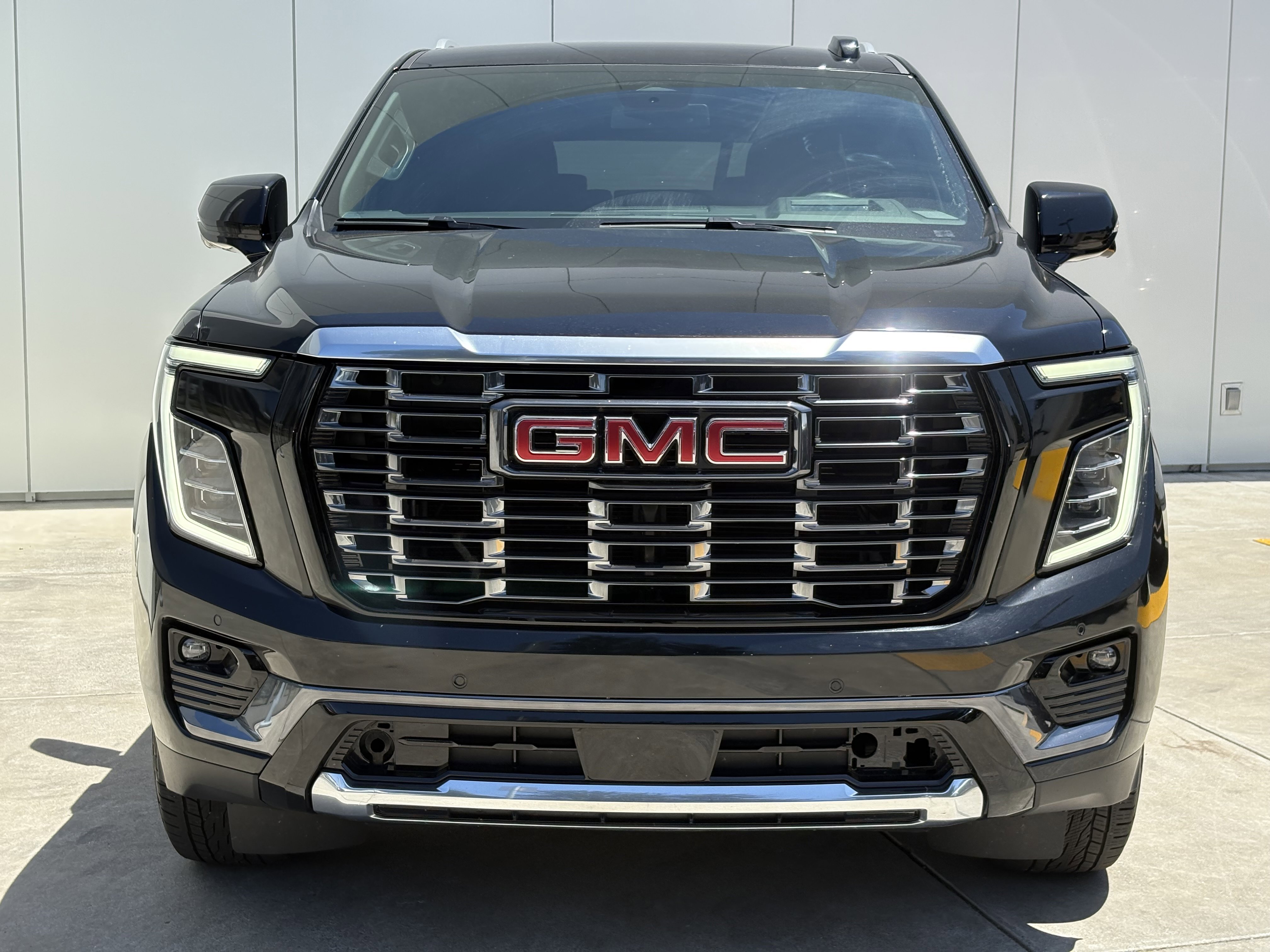 Used 2025 GMC Yukon XL Denali AWD/4WD image 3