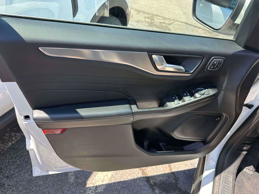 Used 2021 Ford Escape Titanium AWD/4WD image 15