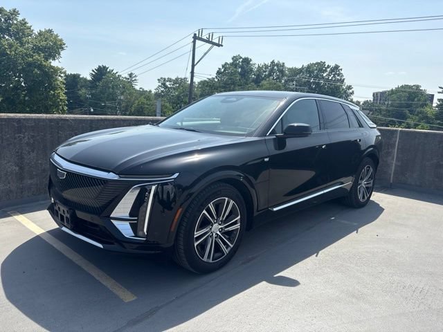 Used 2024 Cadillac Lyriq Luxury w/ LPO, Floor Liner Package AWD/4WD video 1