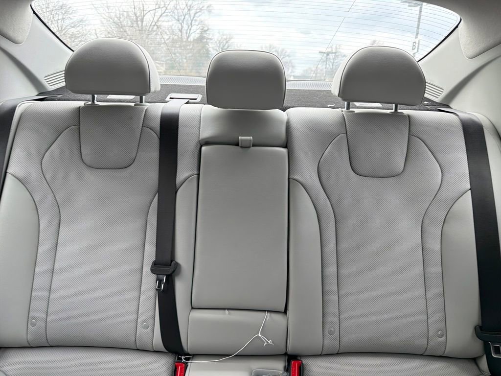 New 2025 Hyundai Elantra Limited image 35