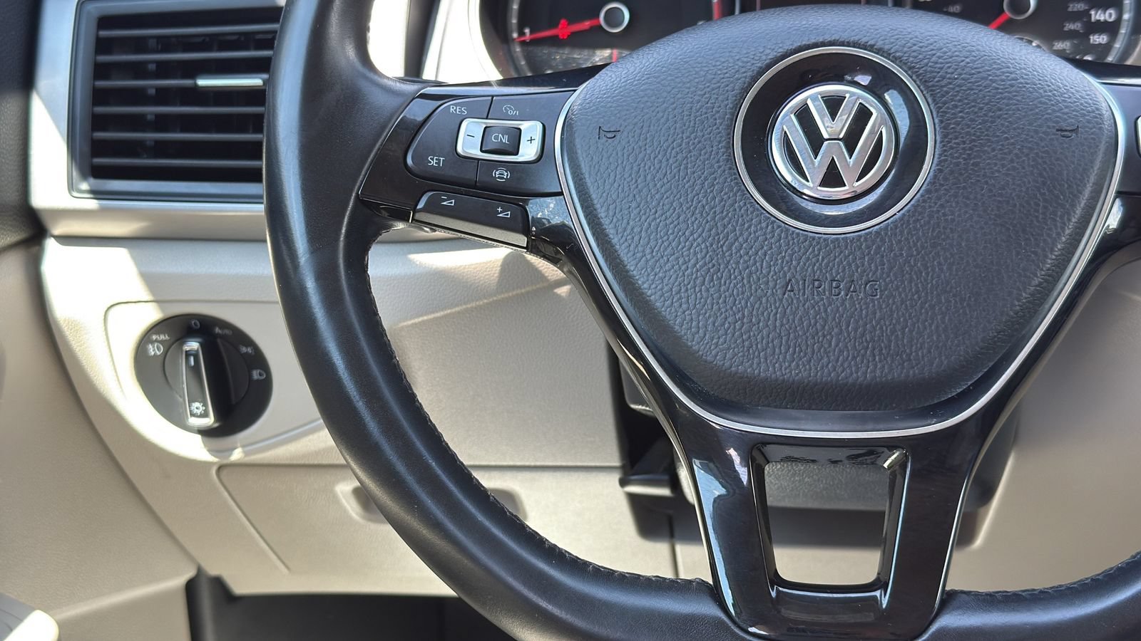Used 2020 Volkswagen Atlas SE FWD image 17