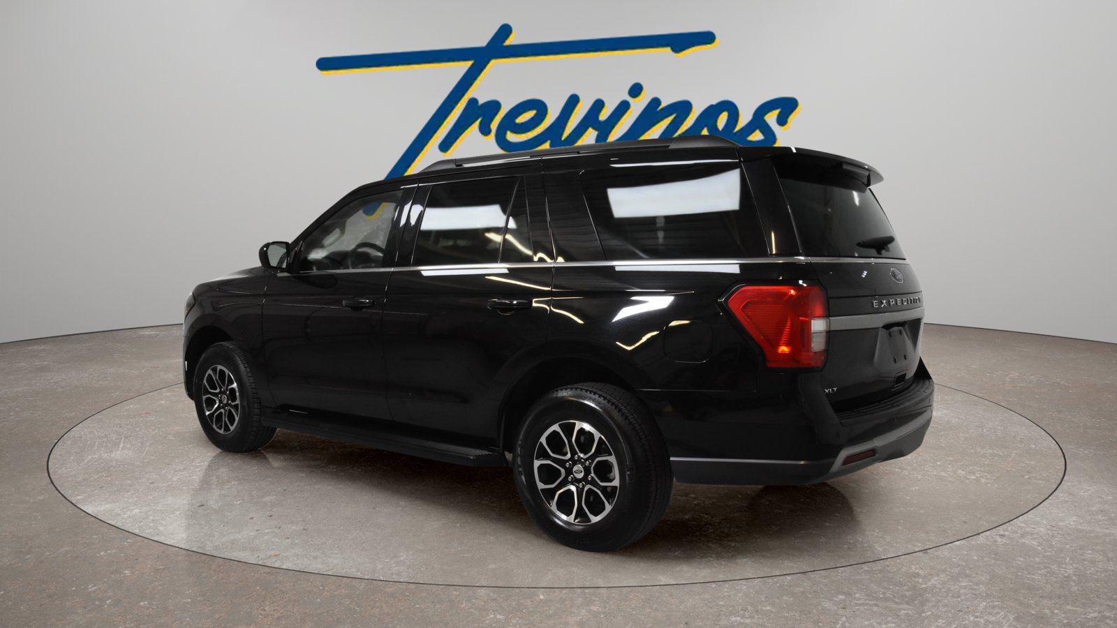 Used 2024 Ford Expedition XLT RWD image 9