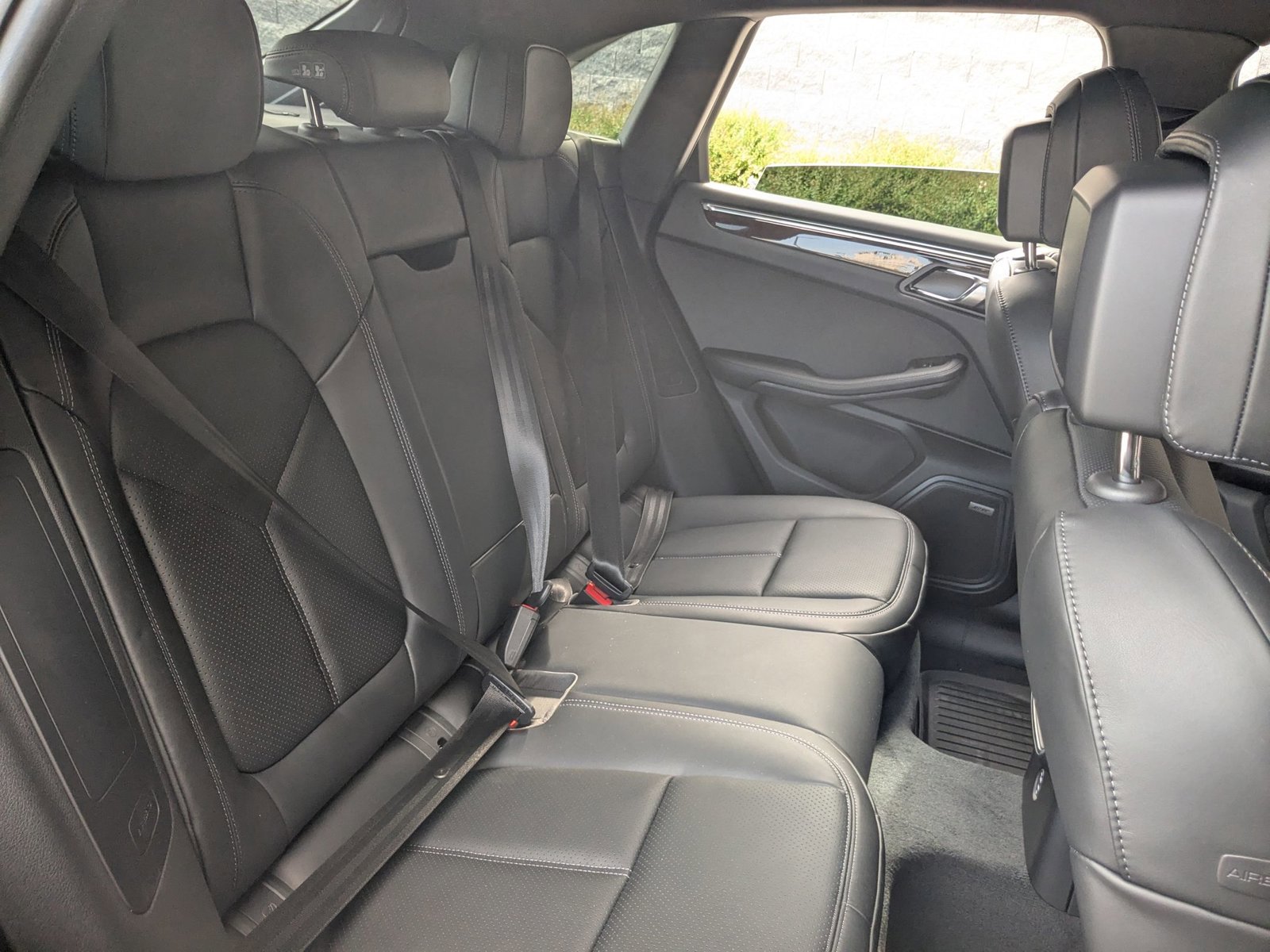 New 2026 Porsche Macan image 24