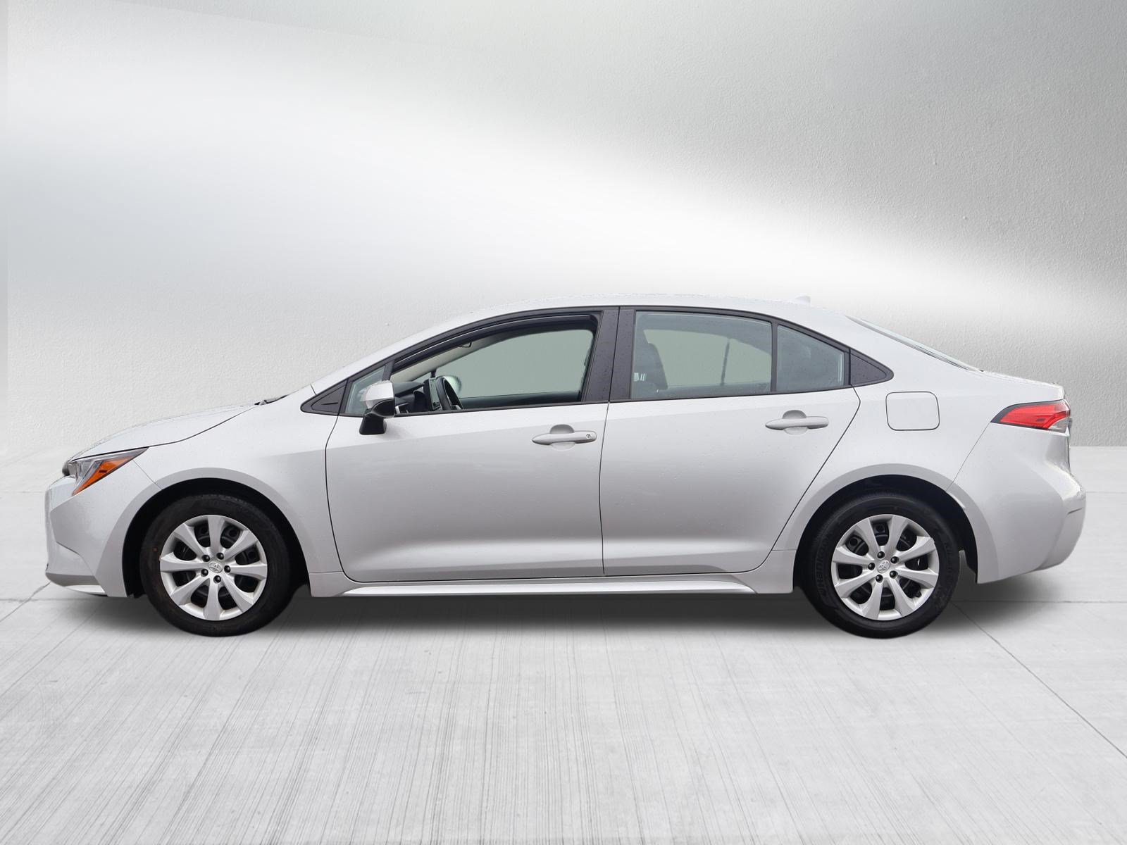 Used 2025 Toyota Corolla LE FWD image 4